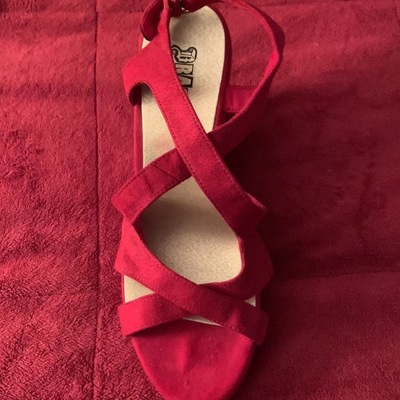 Red open toe shoes. - Picture 2 of 2